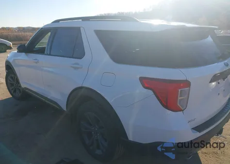 2021 Ford Explorer Xlt z USA, uszkodzony, nr VIN 1FMSK8DH5MGC10278